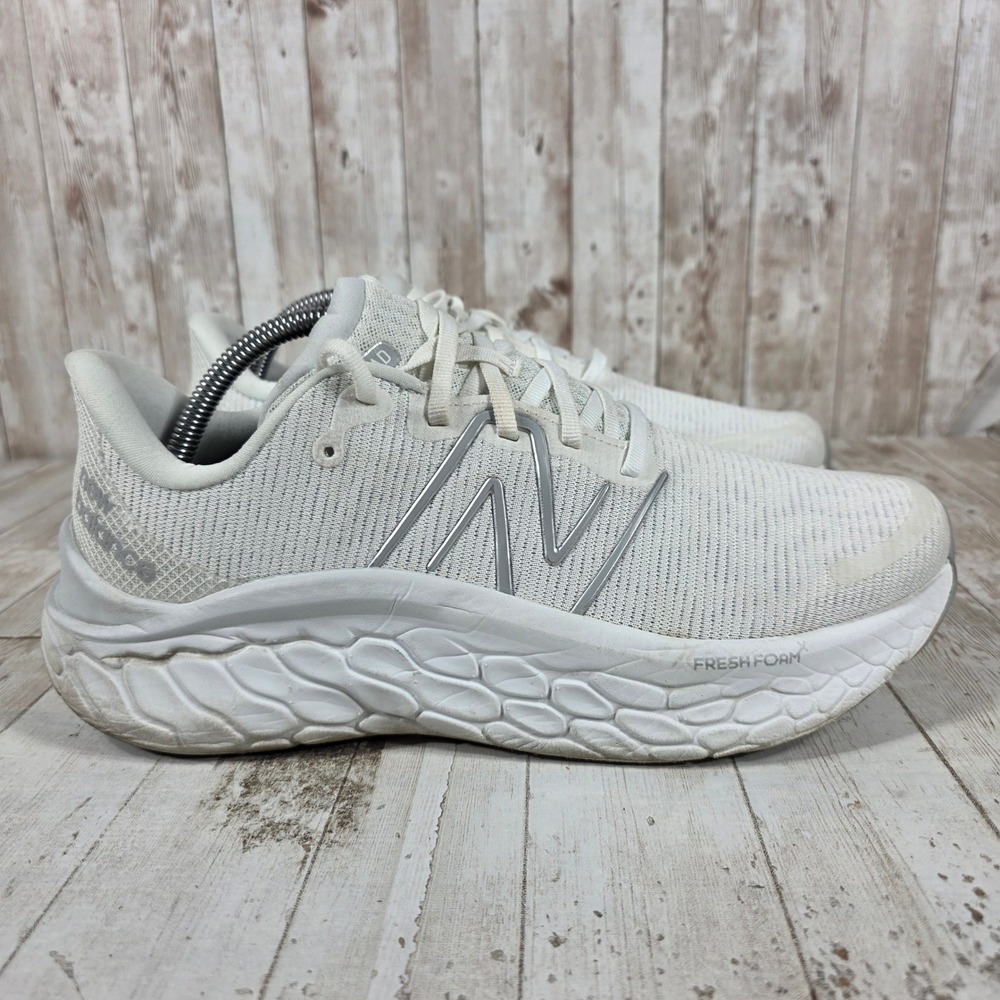 New Balance Fresh Foam Kaiha Road Mens 9.5 White‎ Silver Running Shoes WKAIROW1